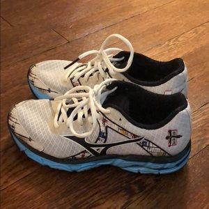 Mizuno Wave Runner 10 tennis shoe